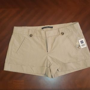 GAP Womans khaki shorts